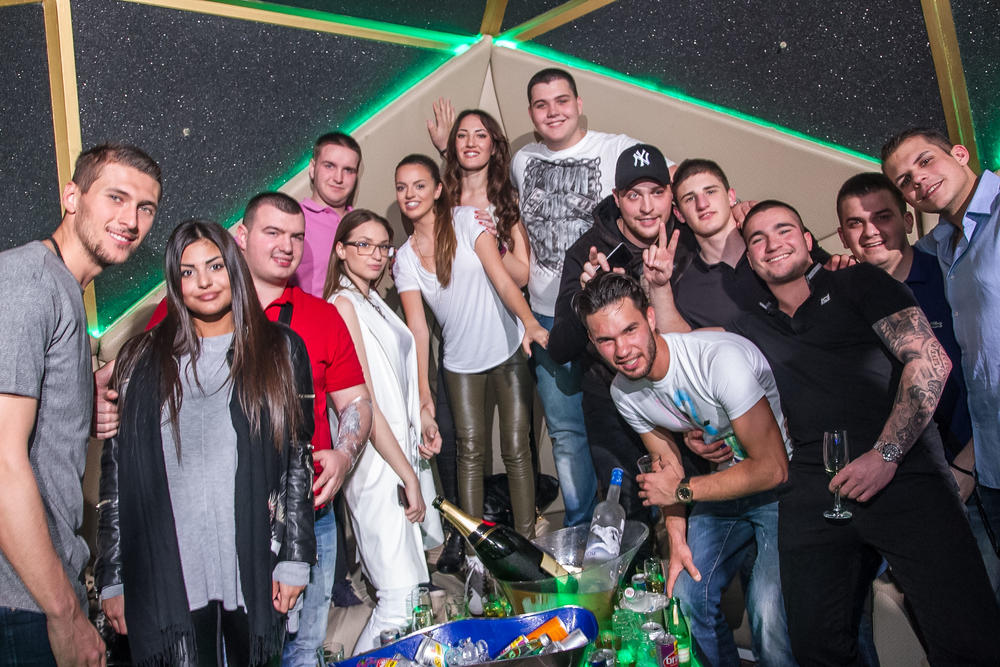 Najmlađi član porodice Živojinović sinoć je, okružen prijateljima i braćom, već počeo proslavu punoletstva u jednom prestoničkom klubu.