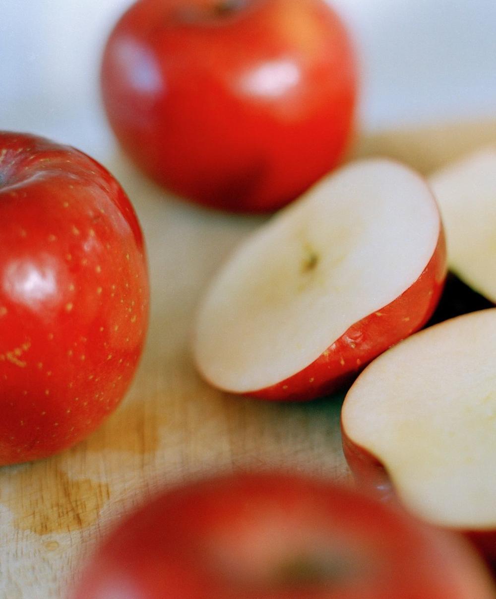 <p>Iako se svrstava u u najzdravije plodove prirode, seme jabuke sadrži veoma otrovan sastojak, koji su nacisti koristili u gasnim komorama...</p>