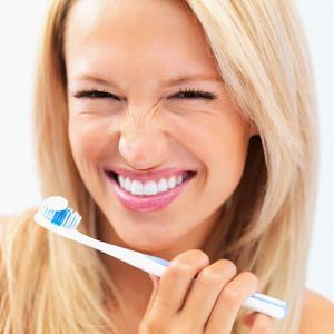 Šta je bolje za vaše zube: Klasična ili električna četkica?