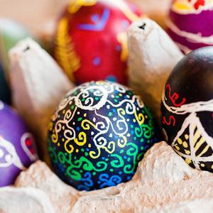 Za još lepšu uskršnju trpezu: Ofarbajte jaja po uzoru na ukrajinske pisanice