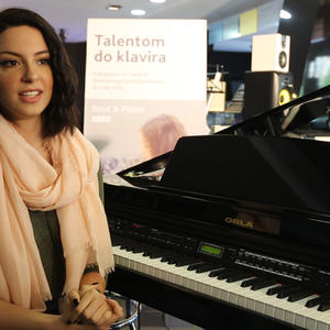 ’’Talentom do klavira’’ sa Sarom Jo u Sky Music Centru: 3 meseca besplatnog klavira za najtalentovanije!