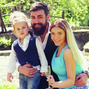 Nikolina Kovač i Saša Kapor slave 2 godine ljubavi: Evo kako je pevačica oborila s nogu supruga (FOTO)