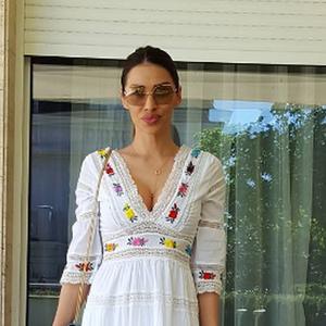 Bojana Rajić ne ostavlja prostor za modne greške: Bela haljina koja zahteva zavidnu liniju (FOTO)