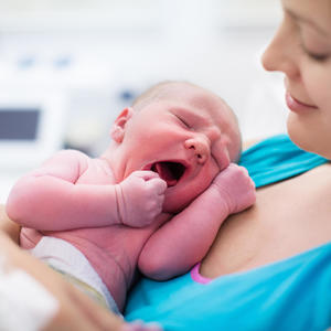 Prirodni carski rez: Beba za četiri minuta sama izlazi iz stomaka?!
