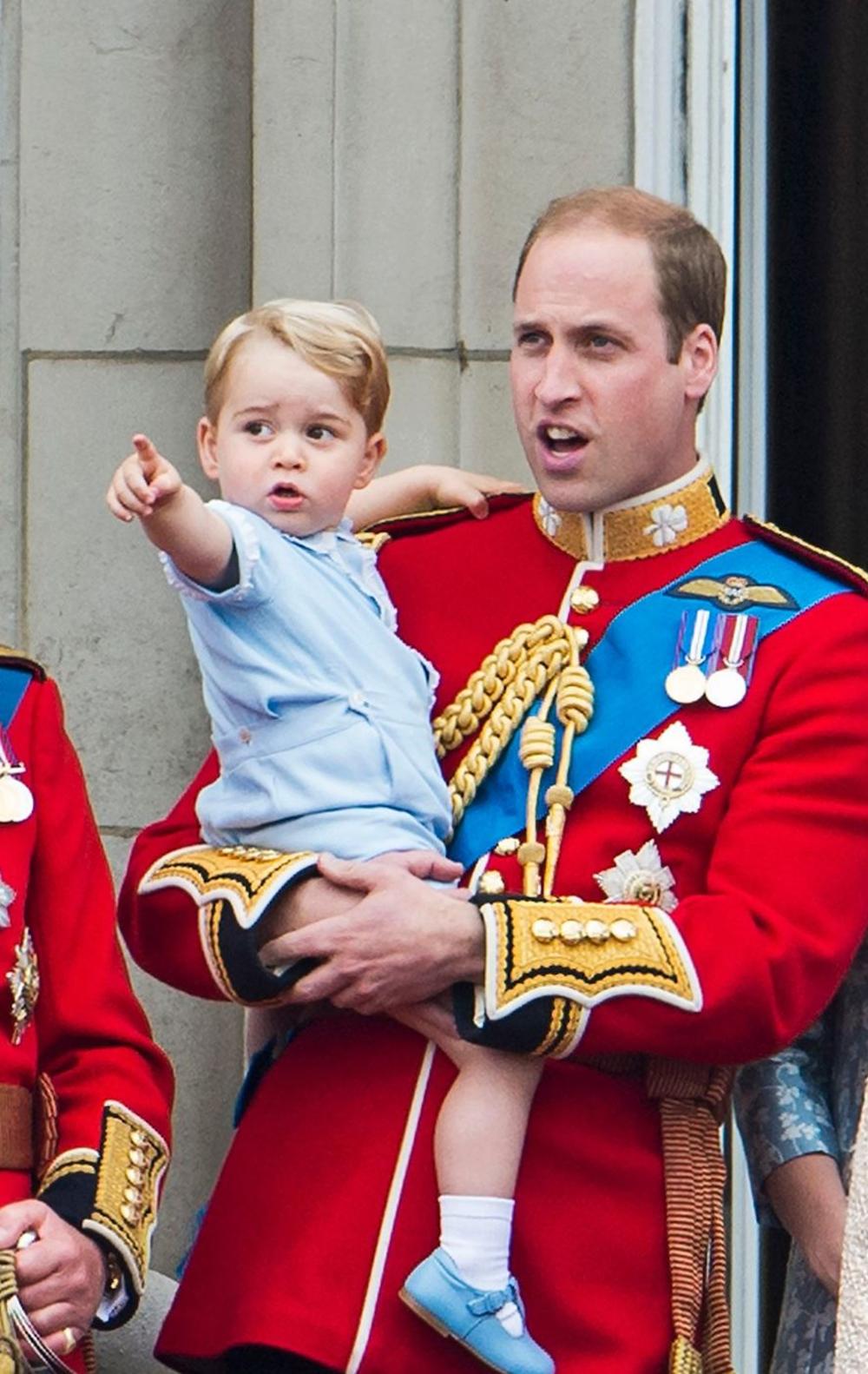<p>Princ Čarls, a kasnije i njegovi sinovi princ Vilijam i princ Hari u detnjistvu su mogli samo da sanjanju o onome u čemu Džordž i Šarlot uživaju.</p>