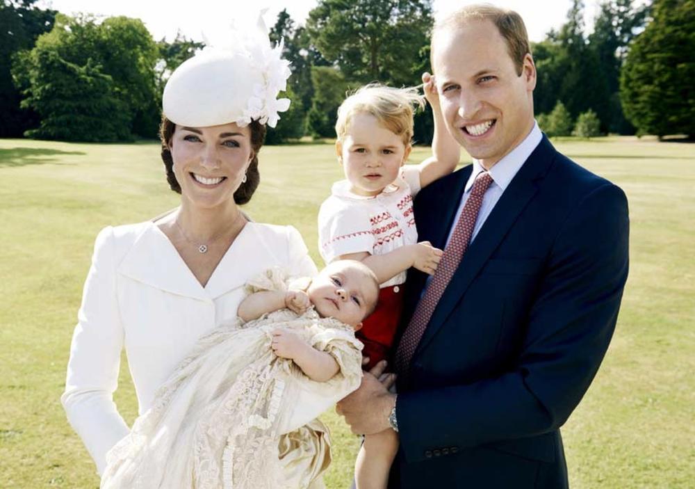 <p>Princ Čarls, a kasnije i njegovi sinovi princ Vilijam i princ Hari u detnjistvu su mogli samo da sanjanju o onome u čemu Džordž i Šarlot uživaju.</p>