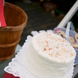Poslastica u tri varijante: Nepečena torta koja će poslati vaš omiljni slatkiš (RECEPT)