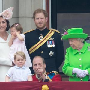 Kraljici nije vredelo ni drečavo odelo: 3 razloga zašto su na Elizabetinoj rođendanskoj paradi baš svi gledali u Kejt Midlton (FOTO)