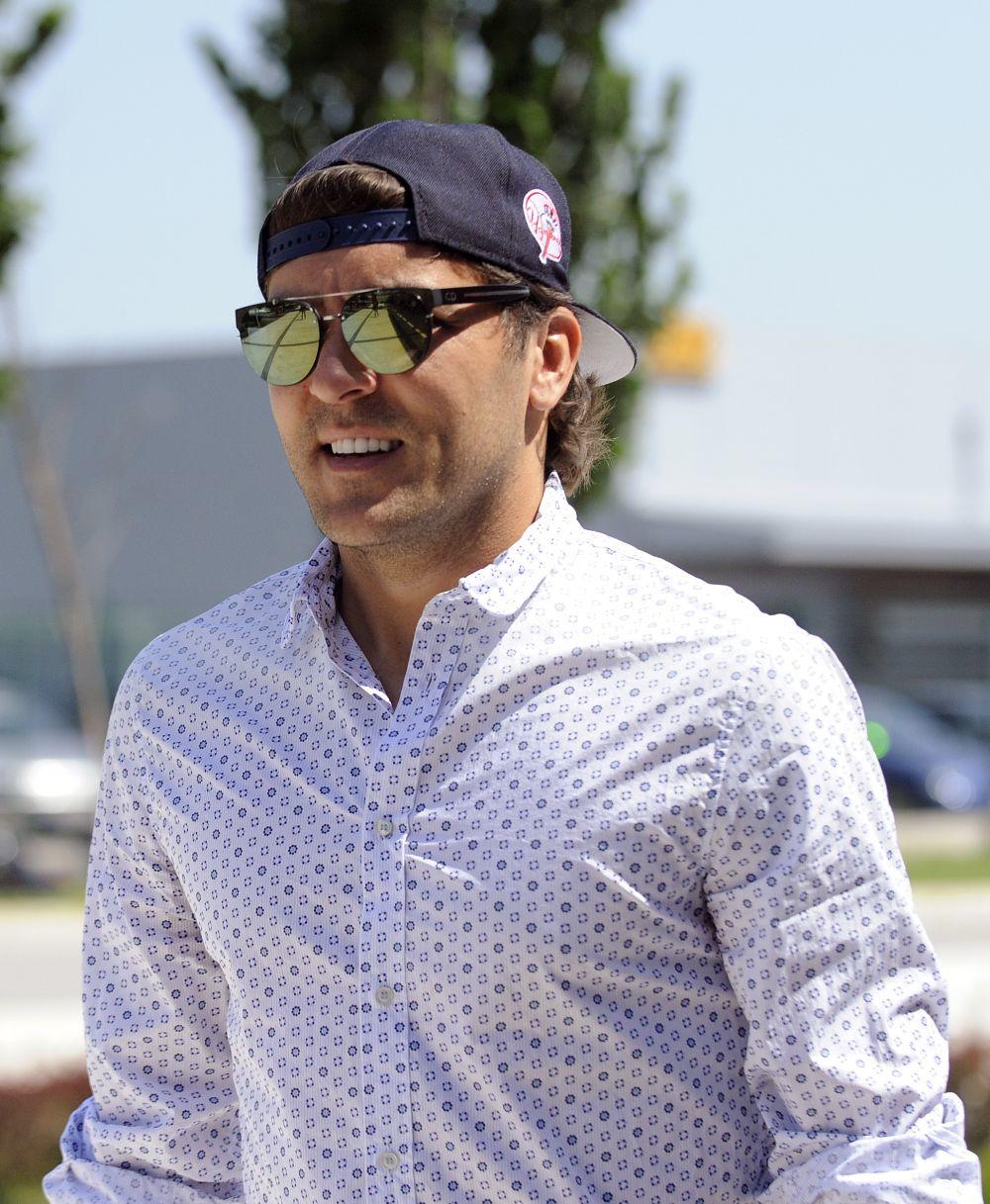 Prva šetnja tatinog mezimca: Vladimir Stojković pokazao malenog Vladana ...