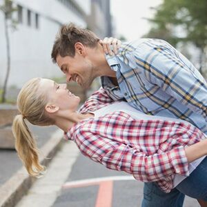Sve za pravu ljubav: Ako ste ona prava, muškarac će se odreći ovih 5 stvari  zbog vas!