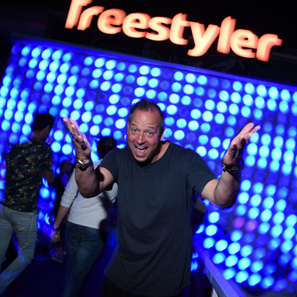 Ove nedelje DJ Tom Novy i nezaboravna TIMELESS žurka na splavu Freestyler