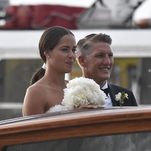 Ovo nismo očekivali od njih: Ana i Bastijan Švajnštajger iznenadili fanove prelepim fotografijama s venčanja
