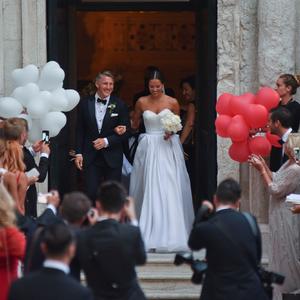Kuma bila među najlepšima: Lepa Minja blistala u ružičastoj haljini na venčanju Ane Ivanović (FOTO)
