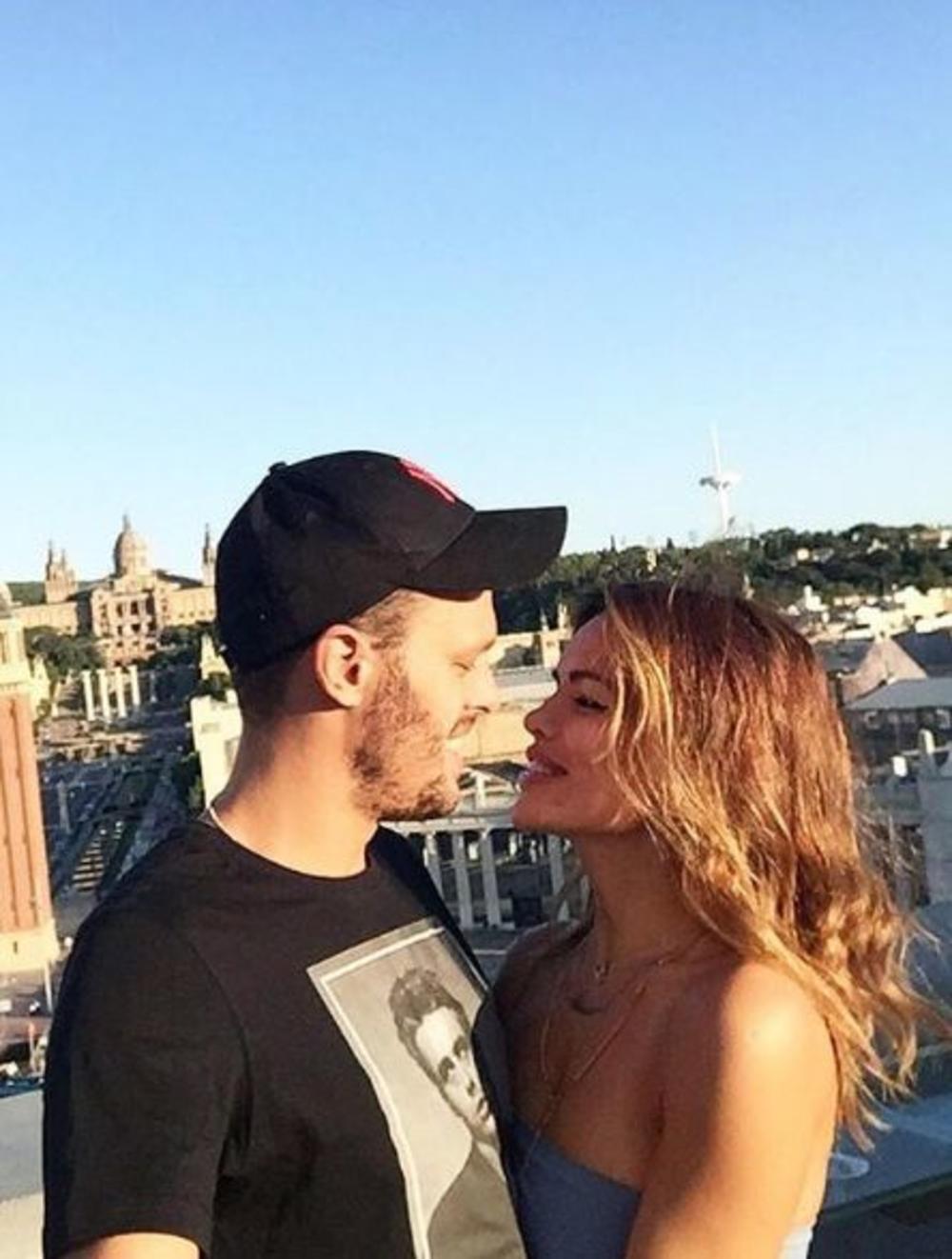 <p>U braku hrvatske pevačice i sina Dragana Kojića Kebe ne cvetaju ruže, tvrde domaći mediji</p>