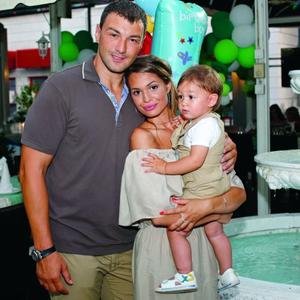 Prošlo je 9 mesecu otkad su dobili sina Petra: Jasmina Trnavac i Vlada Mandić u maju PONOVO postaju roditelji (FOTO)