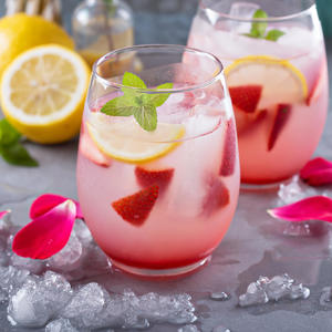 Domaći sok od ruže po bakinom receptu: Savršeno posluženje u letnjim danima