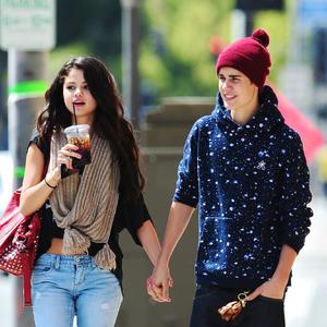 PEVAČICA ŠOKIRALA FANOVE: Selena Gomez izjavila da ju je Džastin Biber zlostavljao