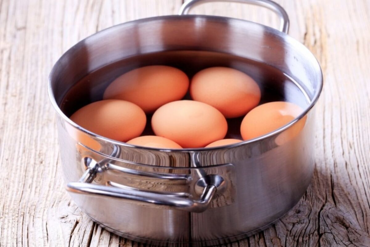 Можно ли греть вареные яйца. Zqwf d RFCN.HTK. Яйца в кастрюле. Кастрюлька с яйцами. Яйцо куриное вареное.