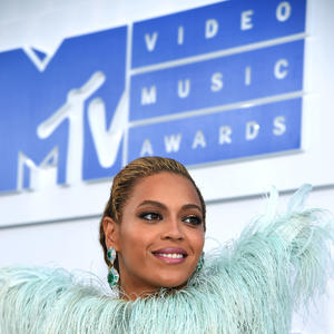 Dominacija Bijonse, povratak Britni Spirs i Rijanina haljina o kojoj svi pričaju: MTV VMA dodela nagrada okupila svetski džet set (FOTO)