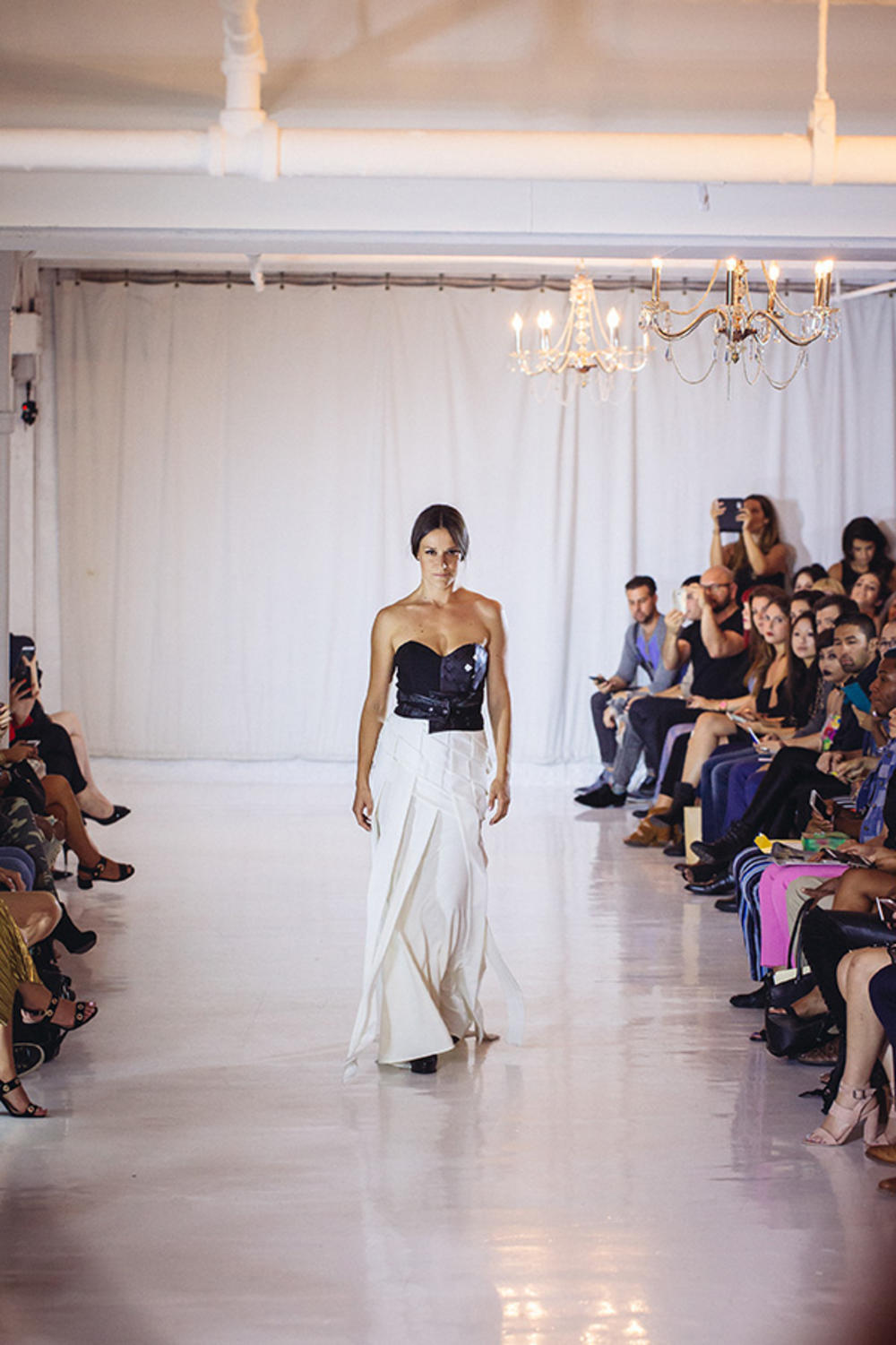 Modna dizajnerka Marina Mićanović oduševila je revijom koju je održala 13. septembra na čuvenoj njujorškoj nedelji mode!