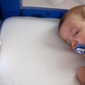 Kada dete neće da spava: Uspavljivanje - da ili ne?