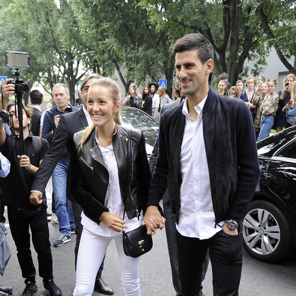 Svi su gledali samo u njih: Novak i Jelena Đoković ukrali šou na Armani reviji u Milanu! (FOTO)