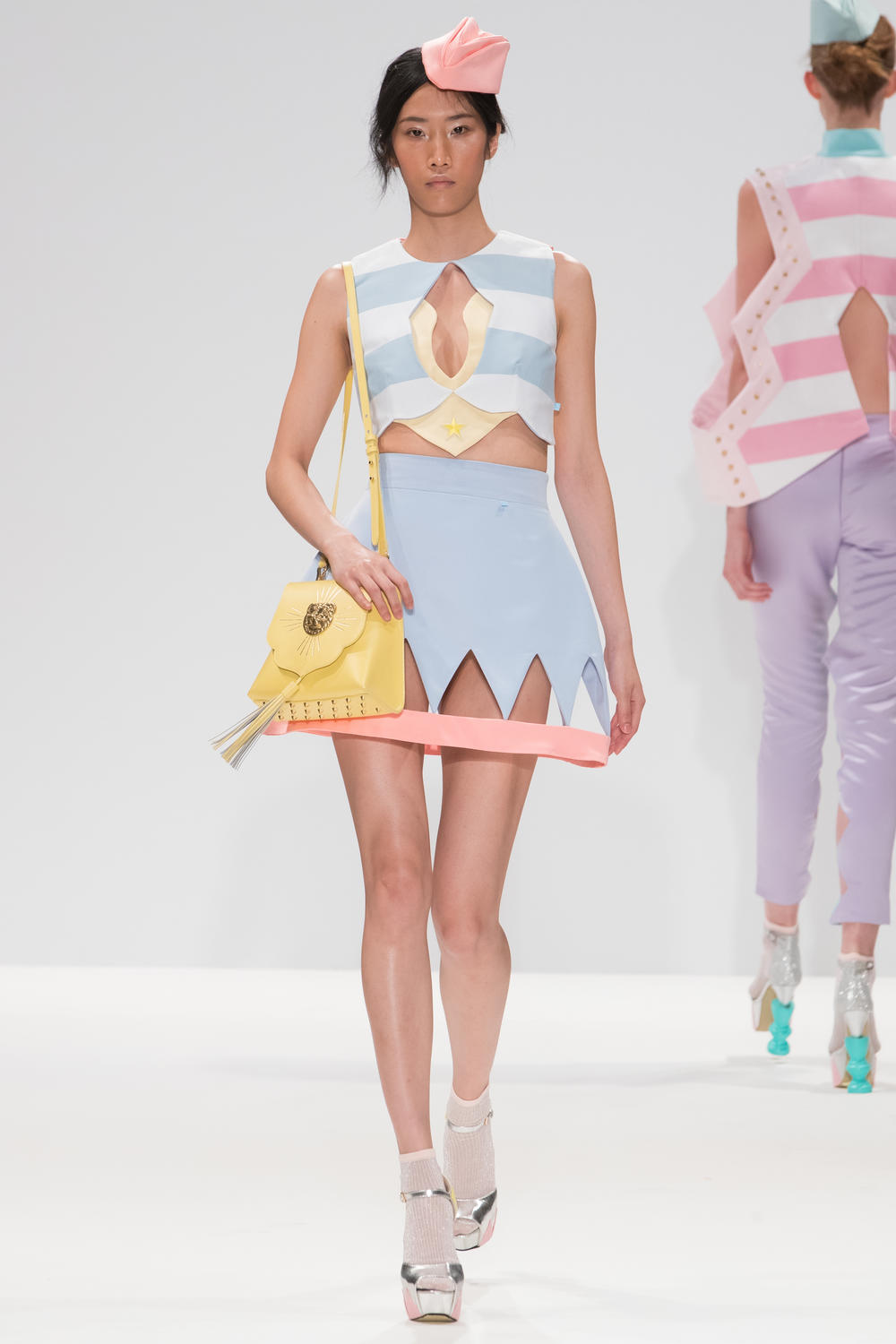 Kolekcija Ane Ljubinković prikazana je tokom London Fashion Week-a u okviru Fashion Scout programa kao jedna od najboljih među 300 stotine prijavljenih radova na Ones to Watch konkurs...