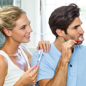 POZNATI STOMATOLOG OBJAVIO SNIMAK KOJI JE MNOGE IZNENADIO: Godinama zube peremo na pogrešan način, evo zbog čega!