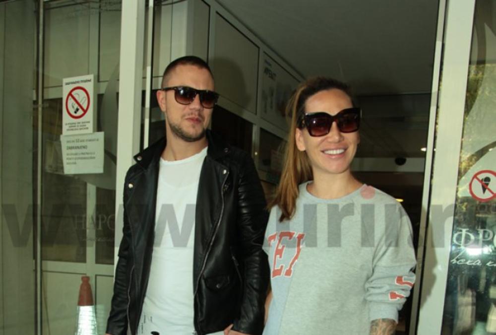 <p>Pre tačno godinu dana, u porodilištu Narodni front popularna reperka donela je na svet svoje prvo dete.</p>