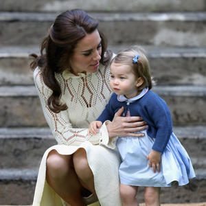 Dečija žurka na kraljevski način: Princeza Šarlot samo jednom rečju raznežila ceo svet! (FOTO)
