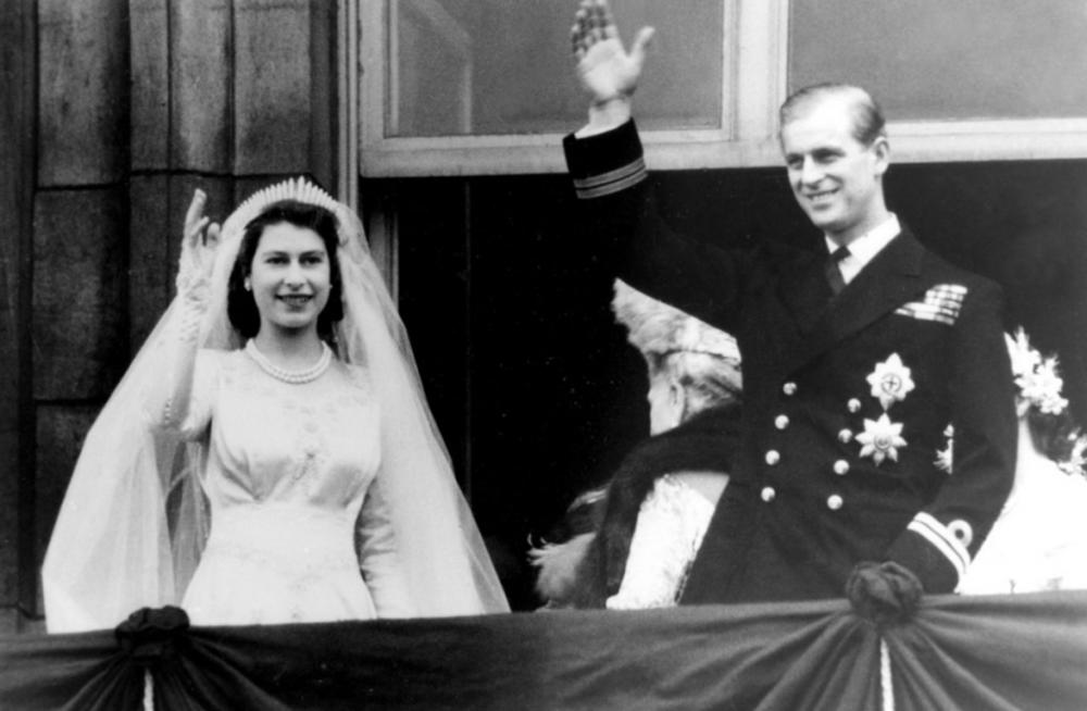 <p>Kraljica Velike Britanije, Severne Irske i Komonvelta ostala je udovica nakon što je jutros preminuo njen suprug princ Filip, vojvoda od Edinburga</p>