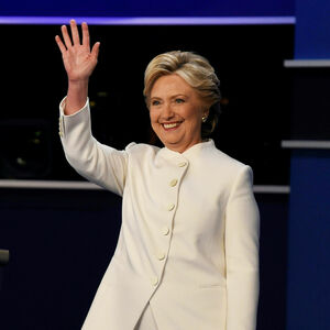 Hilari Klinton na meti podsmeha: Političarka prošetala crvenim tepihom u Veneciji i svi su saglasni – morala je bolje