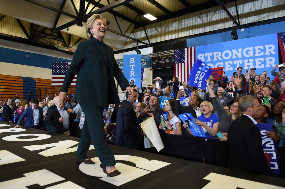 <p>Bivša državna sekretarka Hilari Klinton prošetala je crvenim tepihom u Veneciji, a ono što je obukla definitivno je privuklo pažnju</p>