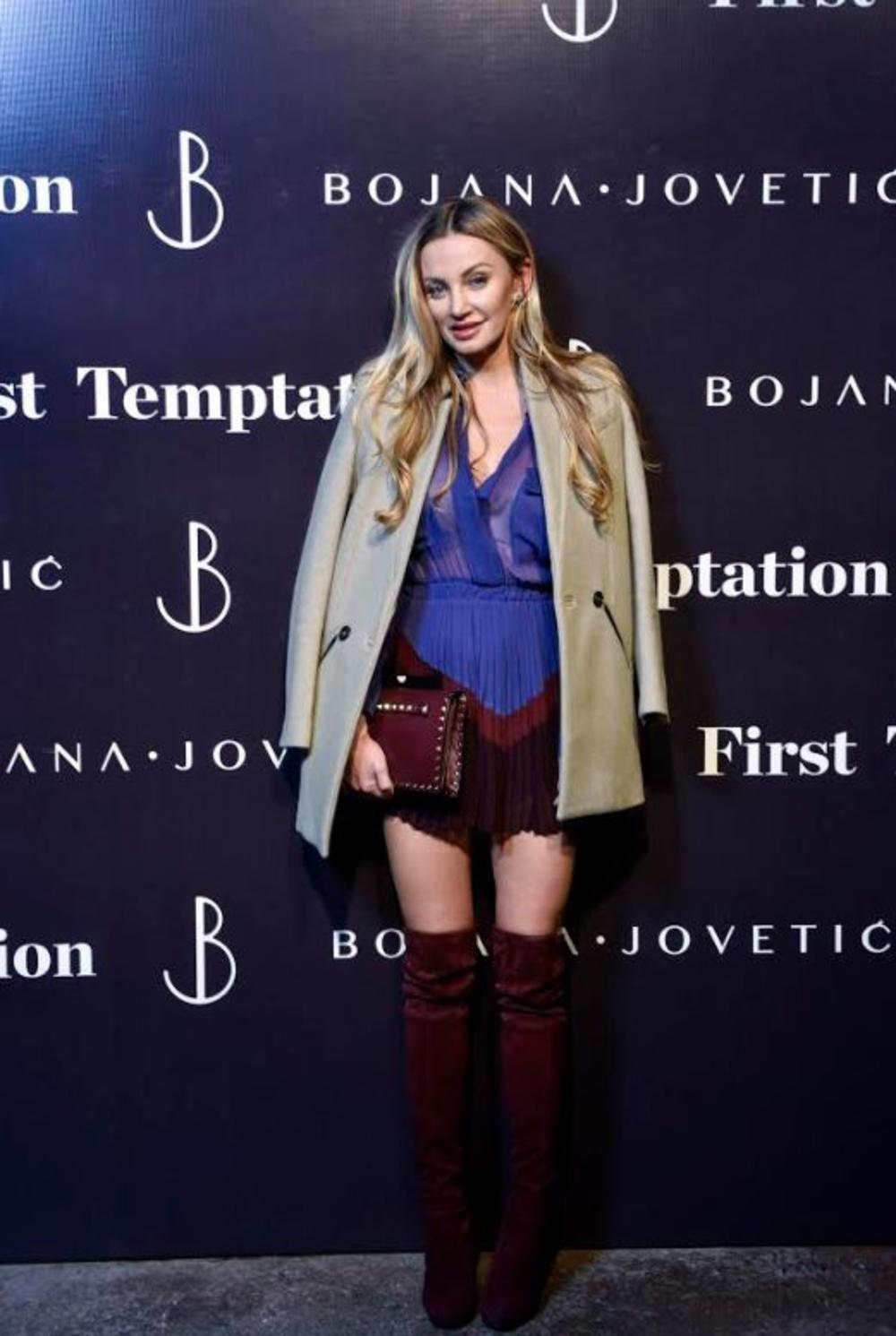 Bojana Jovetić je novo ime na domaćoj modnoj sceni, a svojom prvom revijom i kolekcijom sinoć je oduševila sve prisutne u klubu Drugstore, gde je održana ova revija