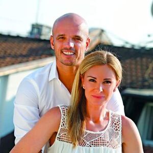 Iako je kilometrima daleko od nje to ga nije sprečilo da je iznenadi kao nikad do sada: Boban Rajović slavi 24 godine braka (FOTO)