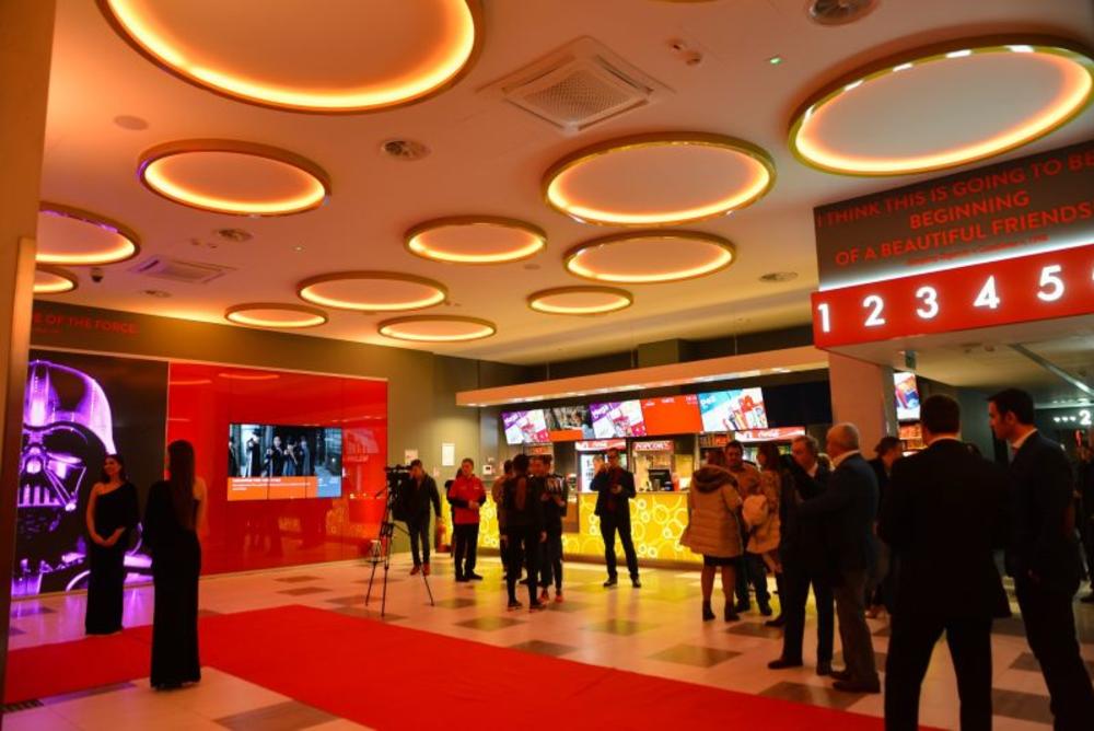 Najveći i najmoderniji bioskop na jugu Srbije Cineplexx Niš svečano je otvoren premijernim prikazivanjem filma „Vojna akademija 3: Novi početak“.
