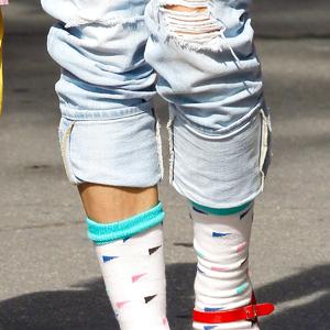 Buđenje starog trenda: U trci za originalnošću, iz prošlosti u modu vratilo se nošenje čarapa sa štiklama?! (FOTO)