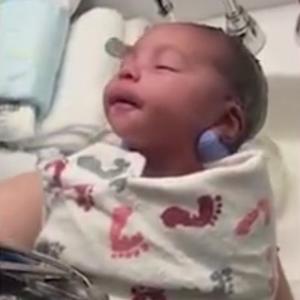 Odmah će vam probuditi roditeljski instinkt: Ova beba je danas najpoznatije dete na svetu (VIDEO)