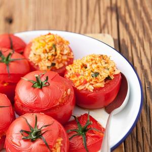 Neka zamiriše cela kuća: Zapečeni punjeni paradajz