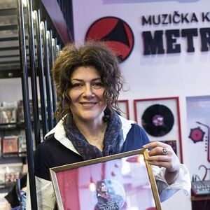 Prestižna nagrada za najprodavaniji album u 2016. godini za interpretatorku srpske duhovne muzike: Trofej za Divnu Ljubojević (FOTO)