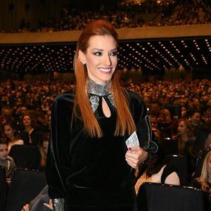 Niko nije slutio šta se sprema: Jovana Joksimović pomogla Željku tokom koncerta i nasmejala i raznežila sve prisutne (FOTO, VIDEO)