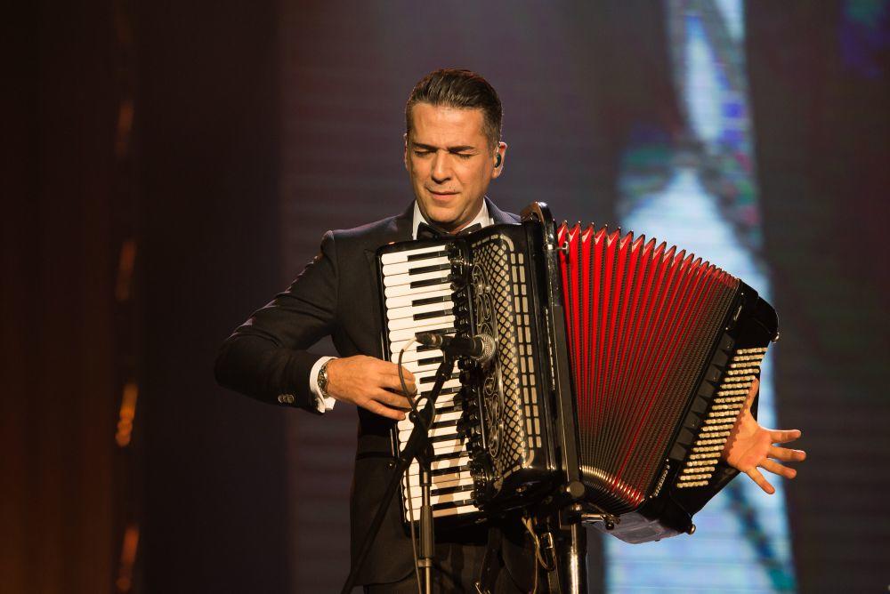 Iako je rođen u Beogradu, čuveni muzičar i pevač važi za najpoznatijeg Valjevca u Srbiji, budući da je odrastao u ovom gradu.