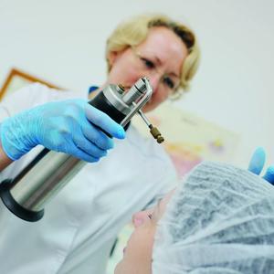 Lečenje tečnim azotom: Sve što treba da znate o jednoj od najboljih metoda za tretiranje kože