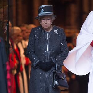 Snimanje Božićne poruke je otkazano: Kraljici Elizabeti nije dozvoljeno da se pojavljuje u javnosti jer je u kućnom pritvoru? (FOTO)