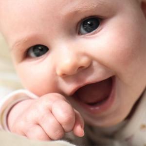 Saveti pedijatra: Kako se čisti zapušen nos kod bebe (VIDEO)