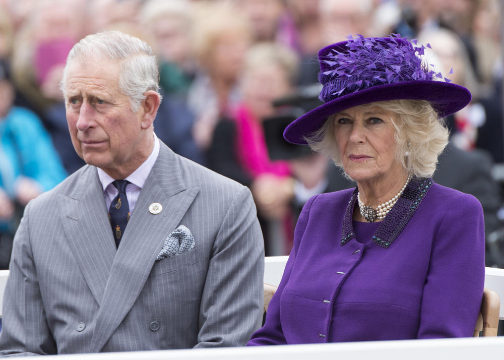 <p><br />
Kraljica Elizabeta II stavila je tačku na spekulacije: nakon nje, krunu će nositi njen sin princ Čarls, a njegova supruga Kamila Parker neće biti konzort princeza, već — kraljica. I to nije kraj iznenađenjima...</p>