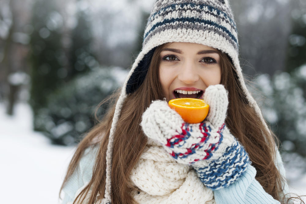 Zima, Pomorandža, Zdravlje, devojka, sneg, Vitamin C