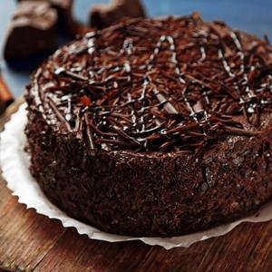 Kombinacija oraha i lešnika u ovom slatkišu će vas raspametiti:  Ova čokoladna torta biće glavni dezert na vašoj trpezi (RECEPT)