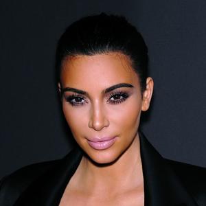 Konačno otkrila sve svoje trikove: Kim Kardašijan pokazala kako šminkom dolazi do perfektnog izgleda! (VIDEO)