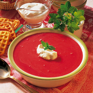 Zdrava ružičasta supica: Savršeni miks kokosovog mleka, cvekle i krompira